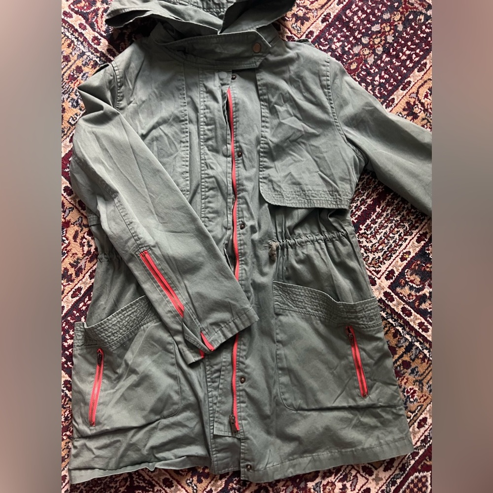 Trench coat. With pocket doesn’t fit me anymore